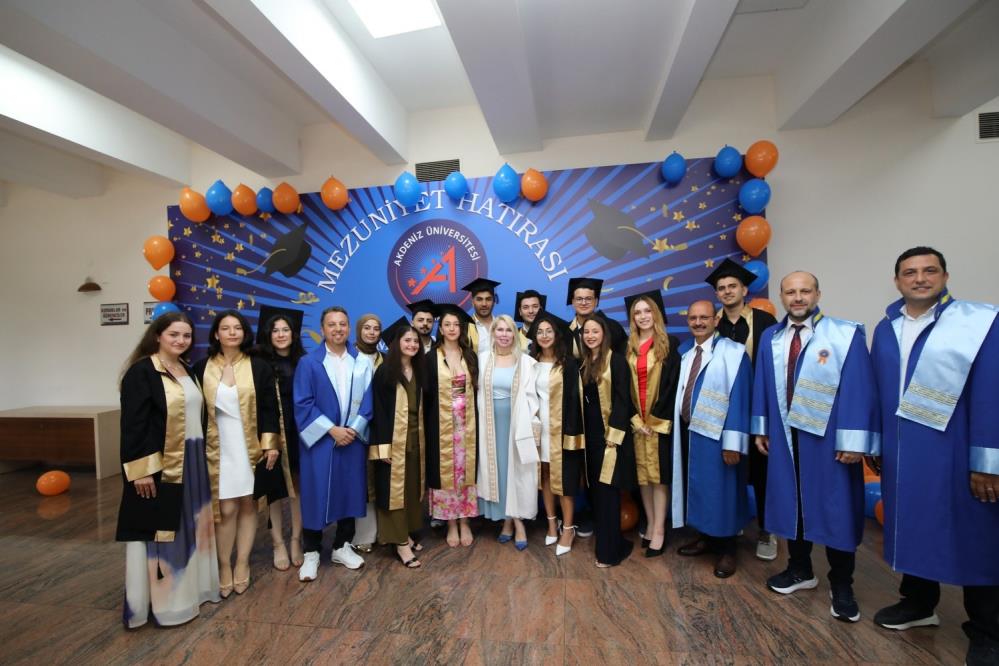 Akdeniz Üniversitesi Mühendislik Fakültesi’nde Mezuniyet Coşkusu