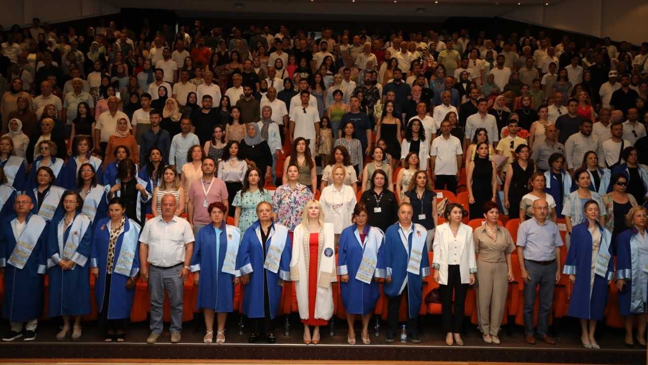 Akdeniz Üniversitesi’nin Beyaz Meleklerinden Mezuniyet Yemini 3