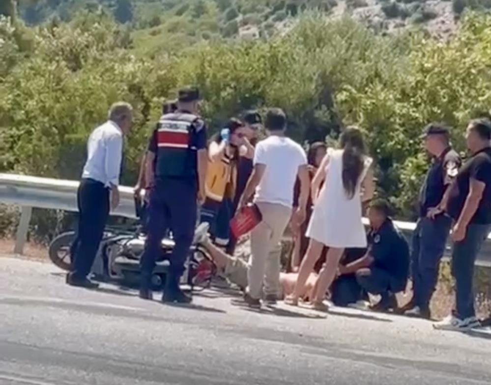Akseki’de Virajı Alamayan Motosiklet Sürücüsü Yola Savruldu