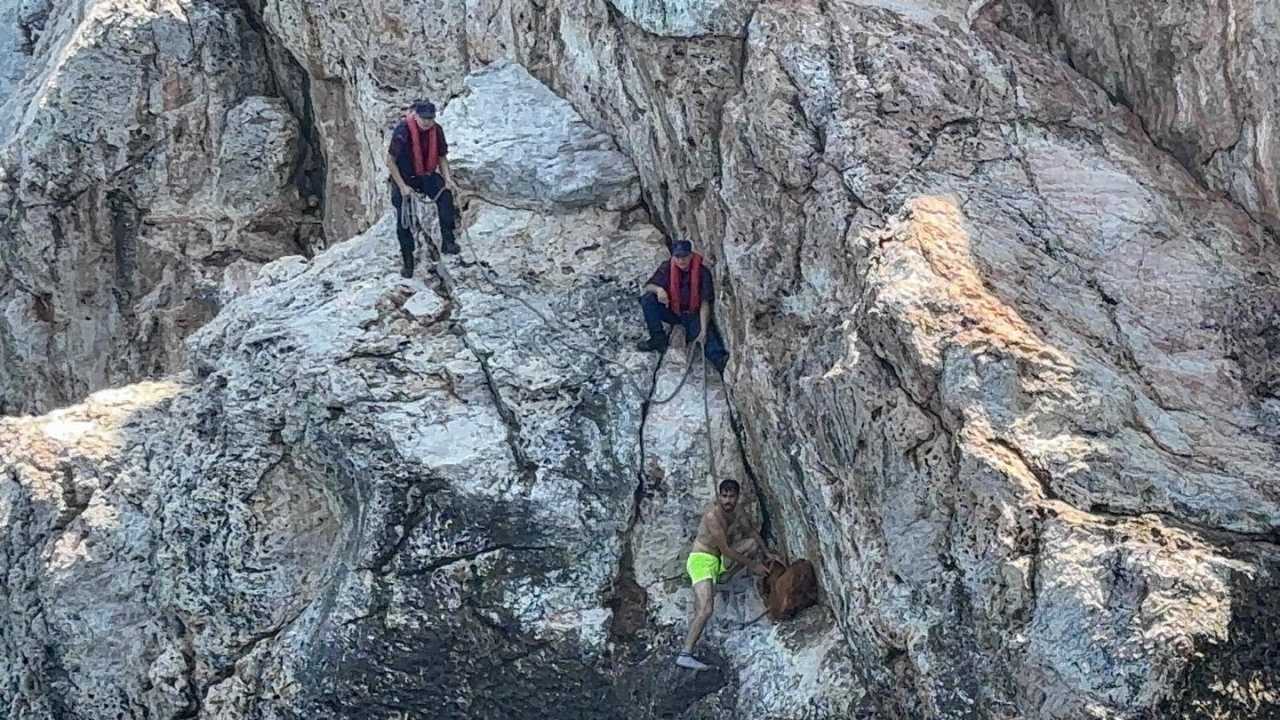 Alanya Kalesi Kayalıklarında Keçi Operasyonu! Denizden Böyle Kurtardılar 2