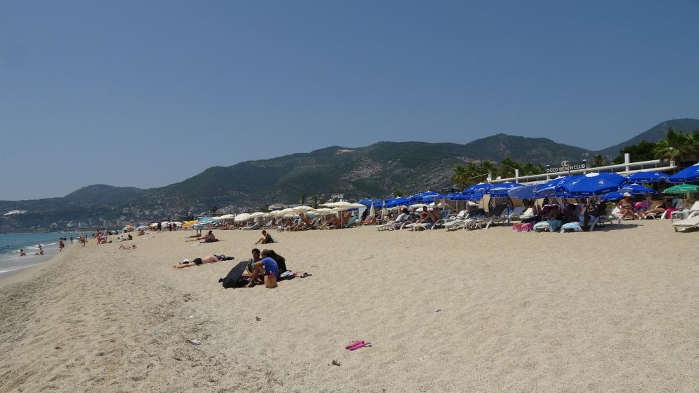 Alanya’da Bayram Coşkusu Plajlara Taştı