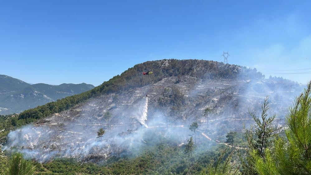 Alanya'da Korkutan Yangın Büyük Ölçüde Kontrol Altına Alındı