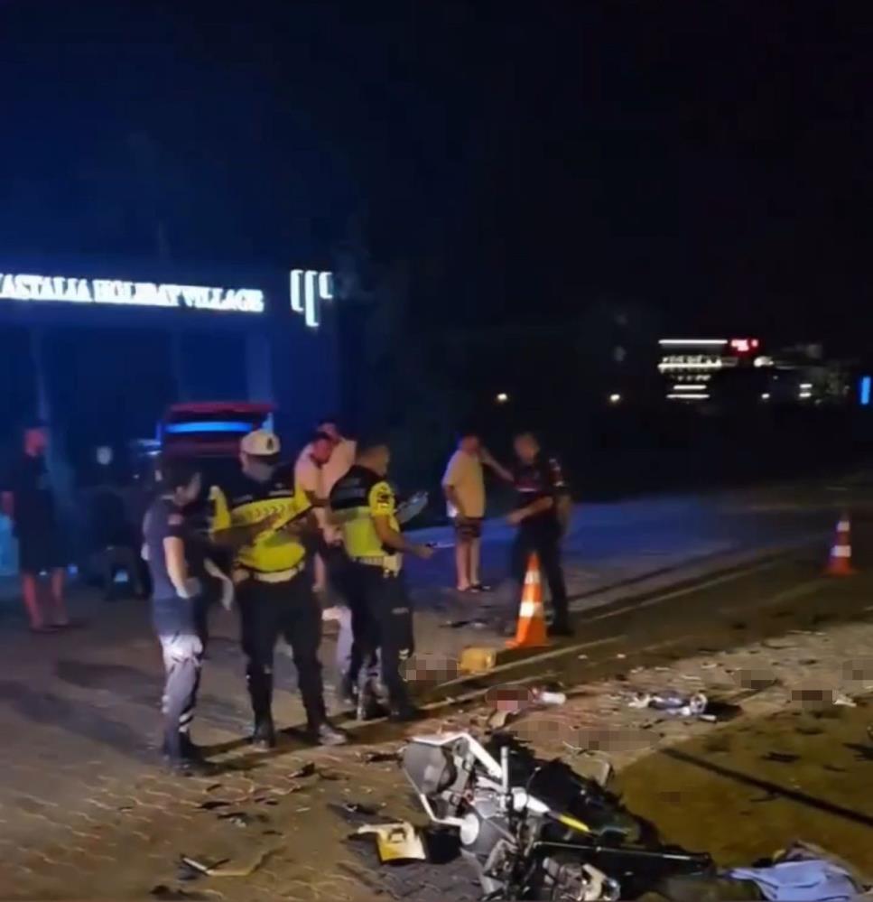 Alanya'da Motosiklet Kazası İki Genci Hayattan Kopardı