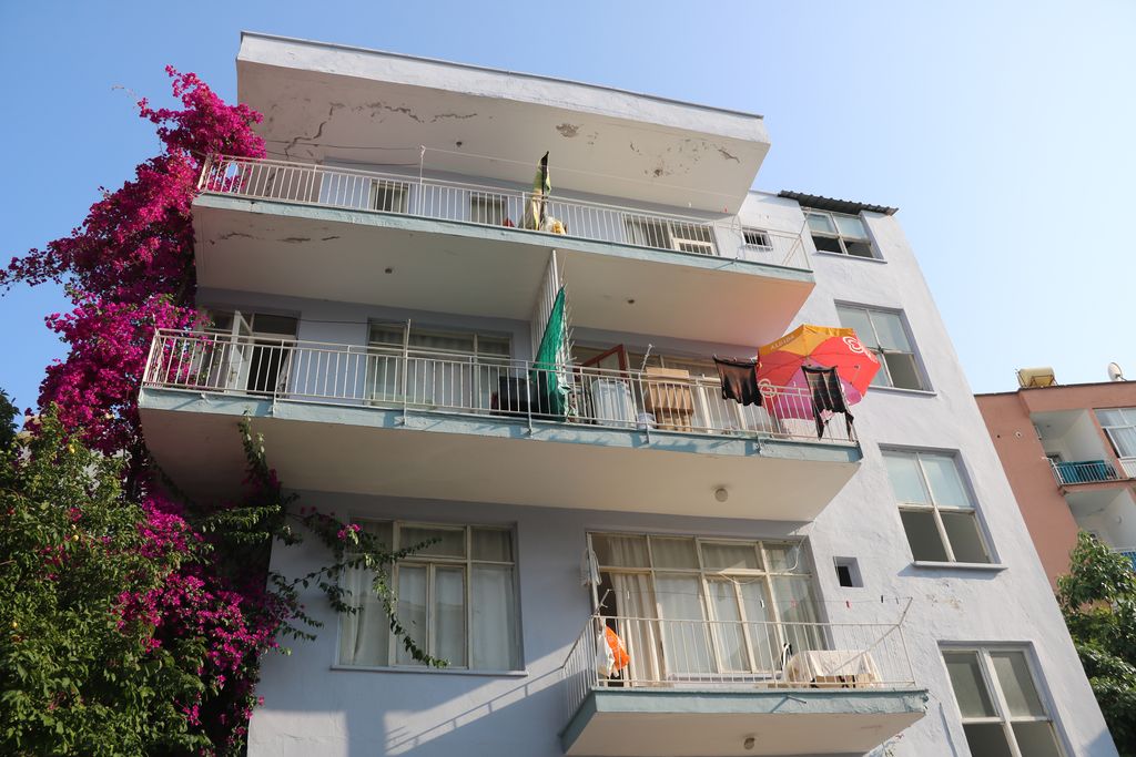 Alanya'da Şüpheli Ölm! Pansiyon Odasında Cansız Bedeni Bulundu  2