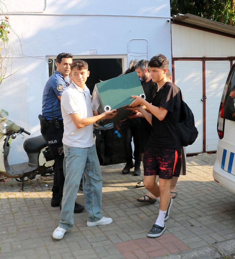 Alanya'da Şüpheli Ölm! Pansiyon Odasında Cansız Bedeni Bulundu  3