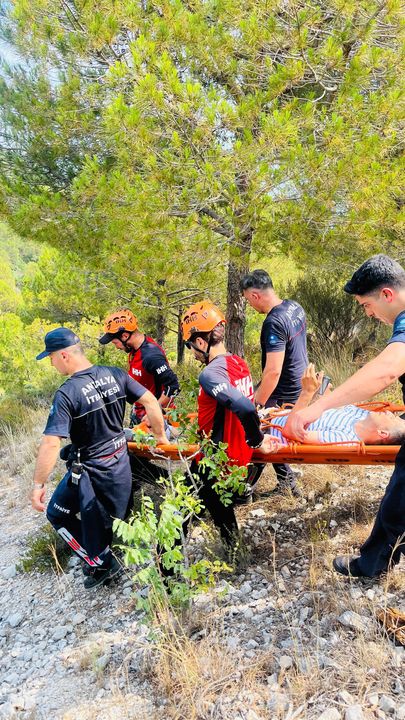 Alanya’da Yamaç Paraşütü Pilotu 800 Metreden Düştü! 1 Saatte Kurtarıldı 4