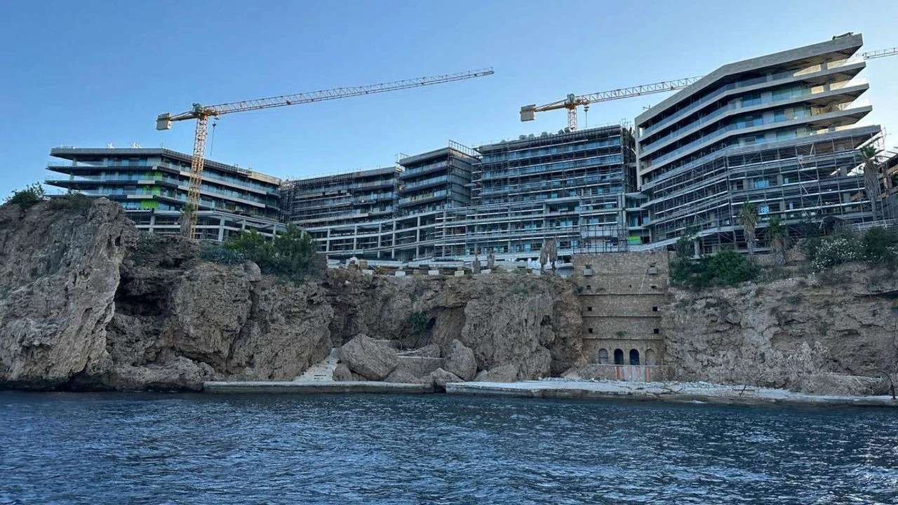 Antalya Divan Talya Otel'de Kaçak Tünel ve Asansör Çıktı