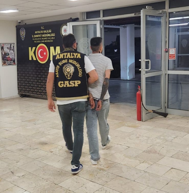 Antalya Emniyeti Son Bir Haftada Binlerce Şüpheli Yakalandı