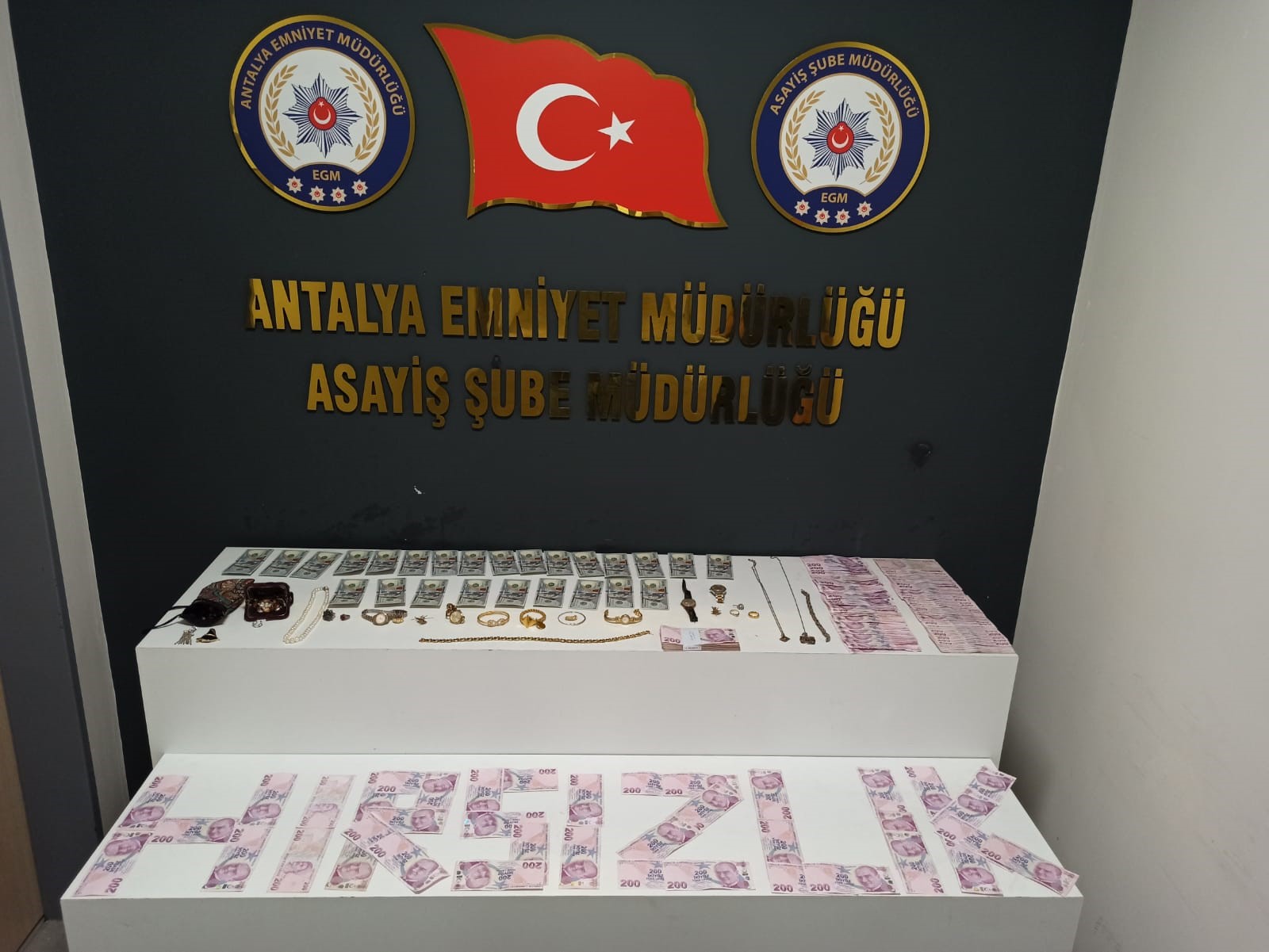 Antalya Emniyeti Son Bir Haftada Binlerce Şüpheli Yakalandı