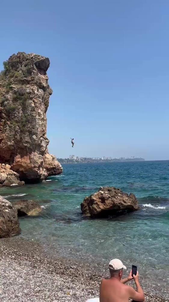 Antalya Falezlere Çıkan Gençler Ölümle Dans Ediyor