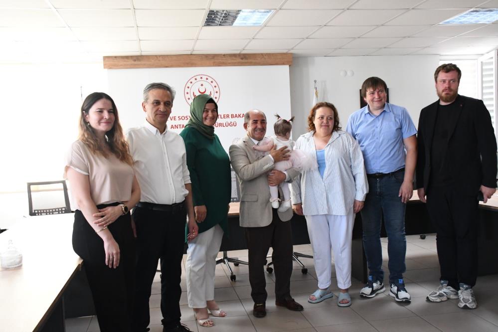 Antalya Havalimanı Tuvaletine Bırakılan Bebek Rusya'ya Teslim Edildi