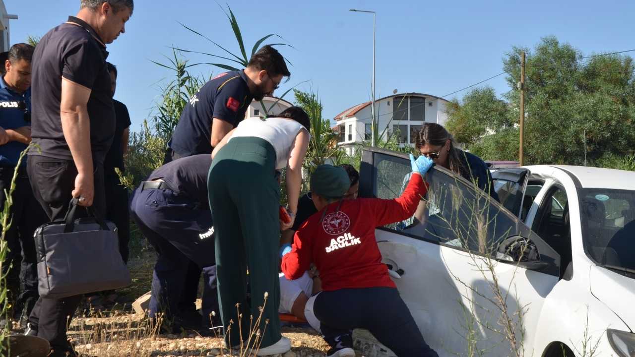 Antalya Serik’te İki Araç Çarpıştı Yolcu Araçta Sıkıştı 2