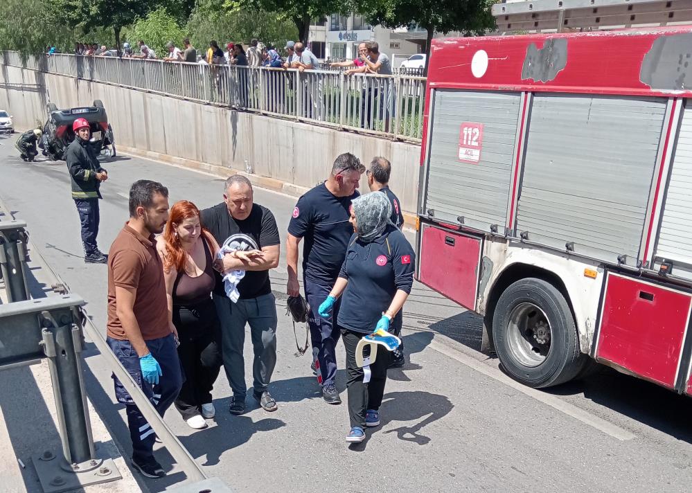 Antalya'da Alt Geçitte Korkutan Kaza! Araç Takla Attı