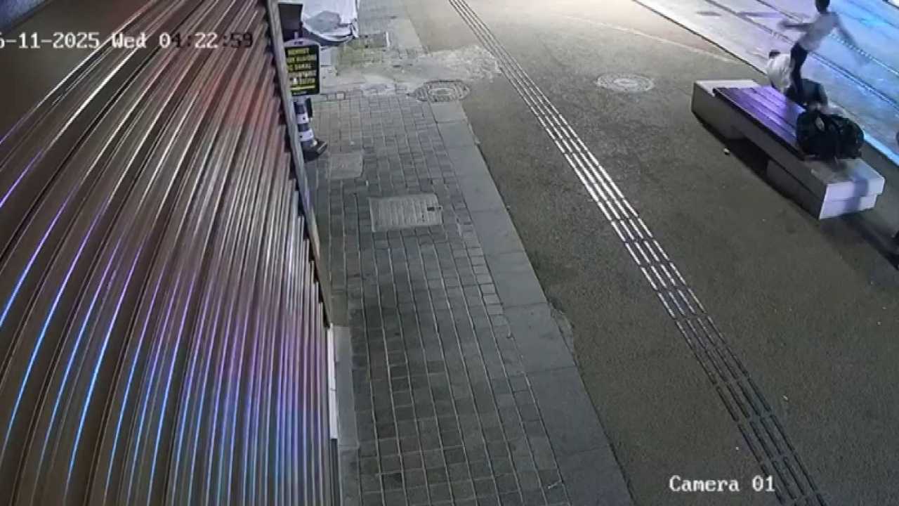 Antalya'da Bankta Oturan Kişiyi Dövüp Gasbetti! Şarampol'deki Saldırı Anı Kamerada 2