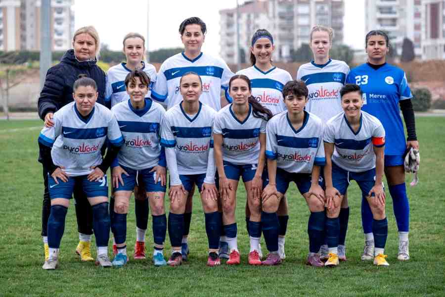 Antalya’da Bir Kadın Her Şey Oldu, Takımını Zirveye Taşıdı1212 (1)