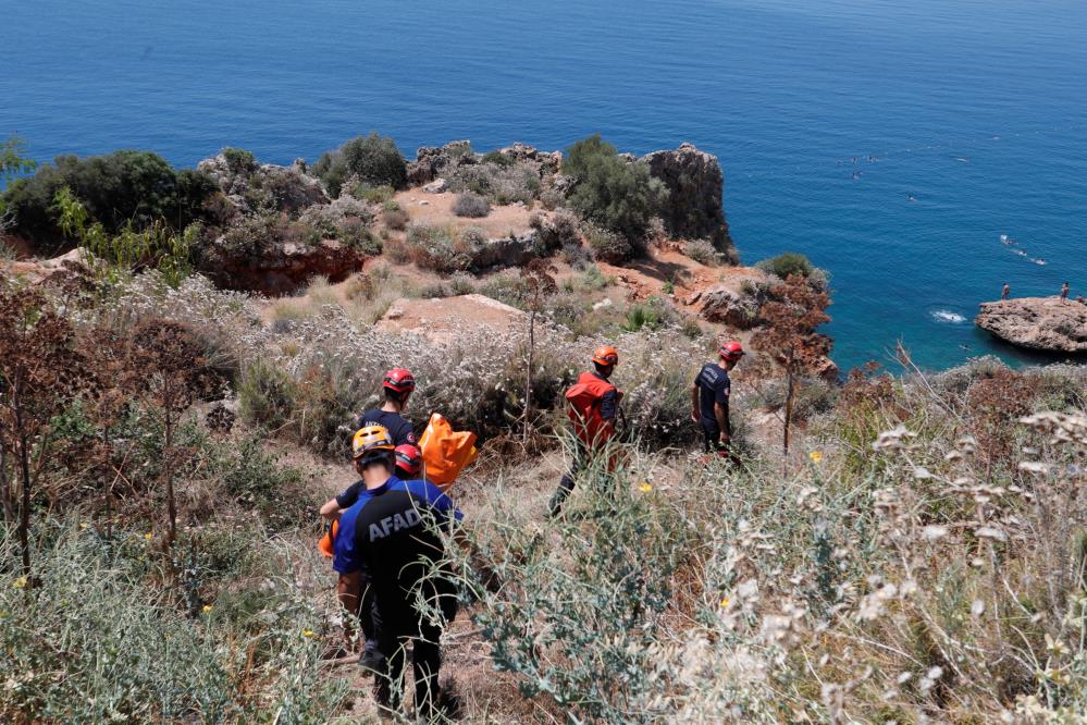 Antalya'da Dehş*t Anları! Falezlerde Öl*mden Döndü