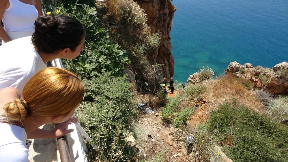 Antalya'da Dehş*t Anları! Falezlerde Öl*mden Döndü