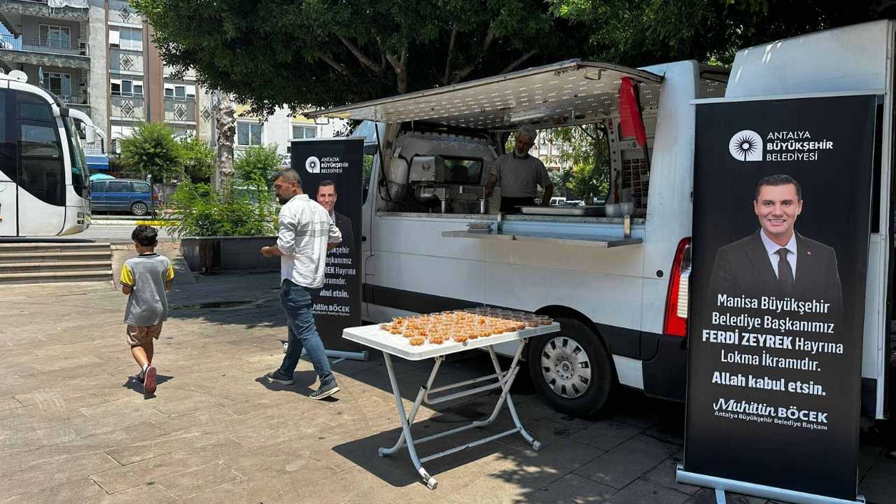 Antalya’da Ferdi Zeyrek’in Anısına Üç Camide Lokma Dağıtıldı 3