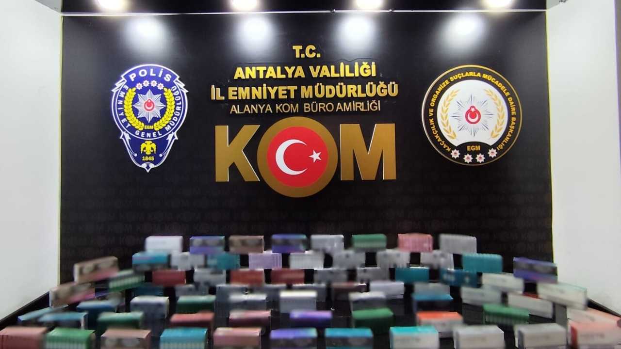 Antalya'da Kaçakçılara Darbe! 6 İlçede Binlerce Ürün Yakalandı 2