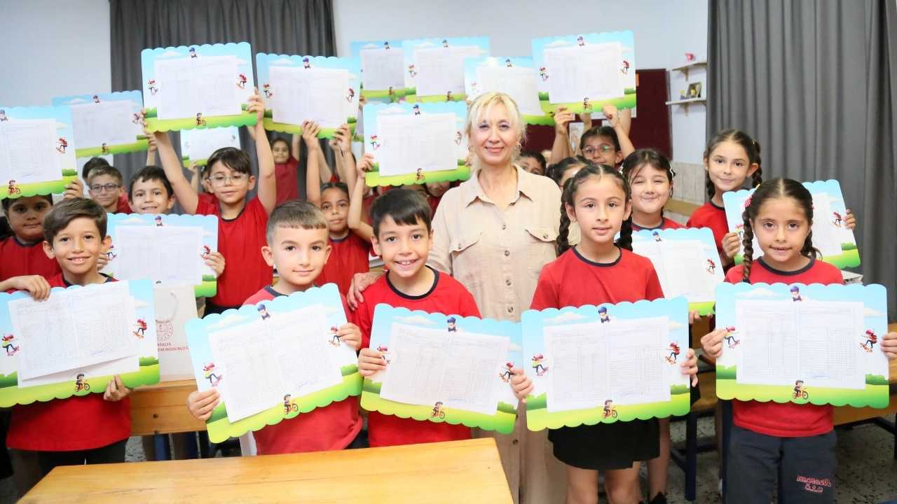 Antalya'da Karne Coşkusu! 511 Bin Öğrenci Karne Aldı 2