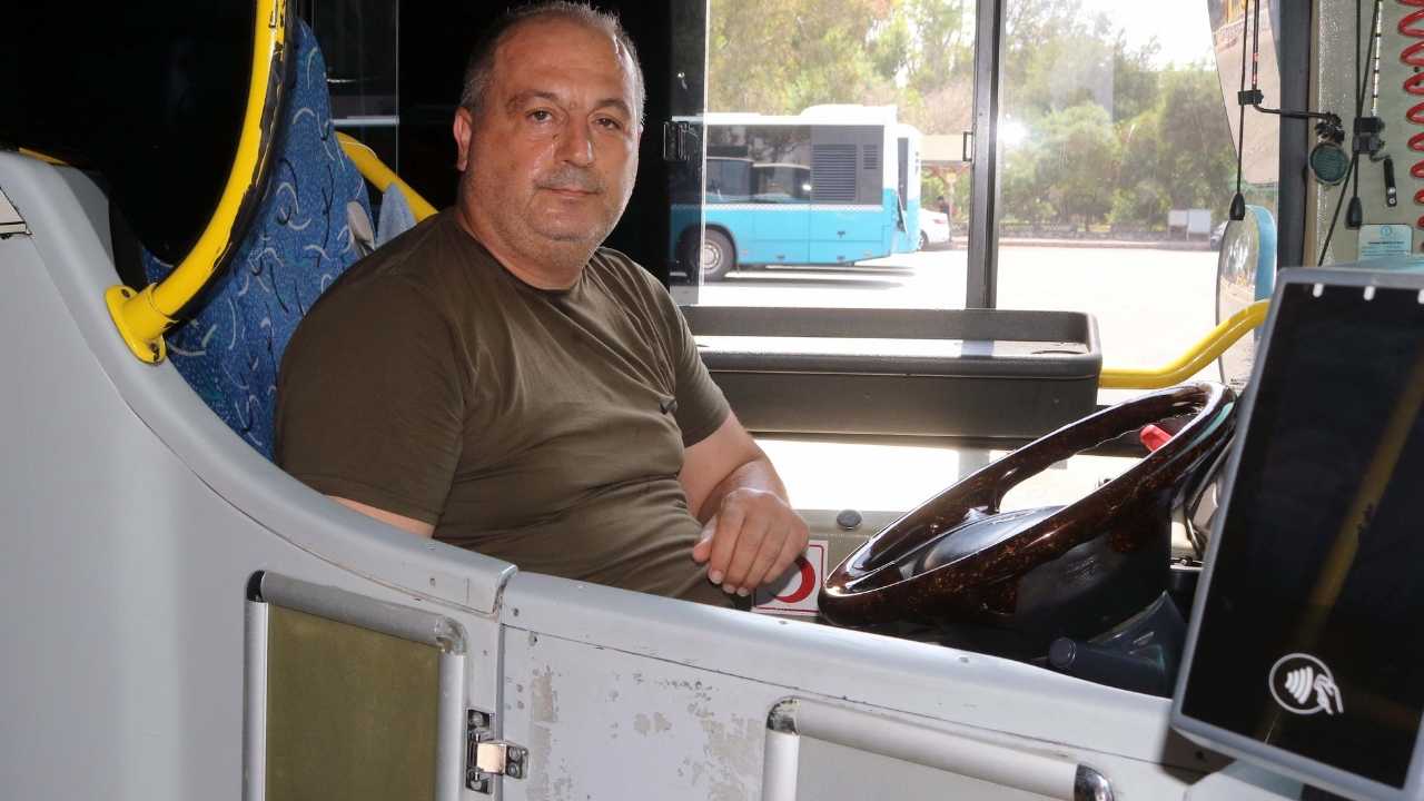 Antalya’da Otobüste Unutulan Para Dolu Çanta Sahibine Verildi 3