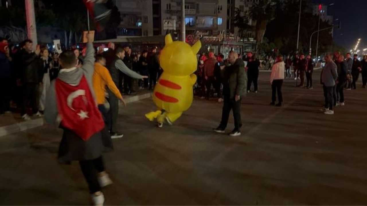 Antalya’da Pikaçu Chp Gençlik Kortejiyle Yeniden Sahnede 3