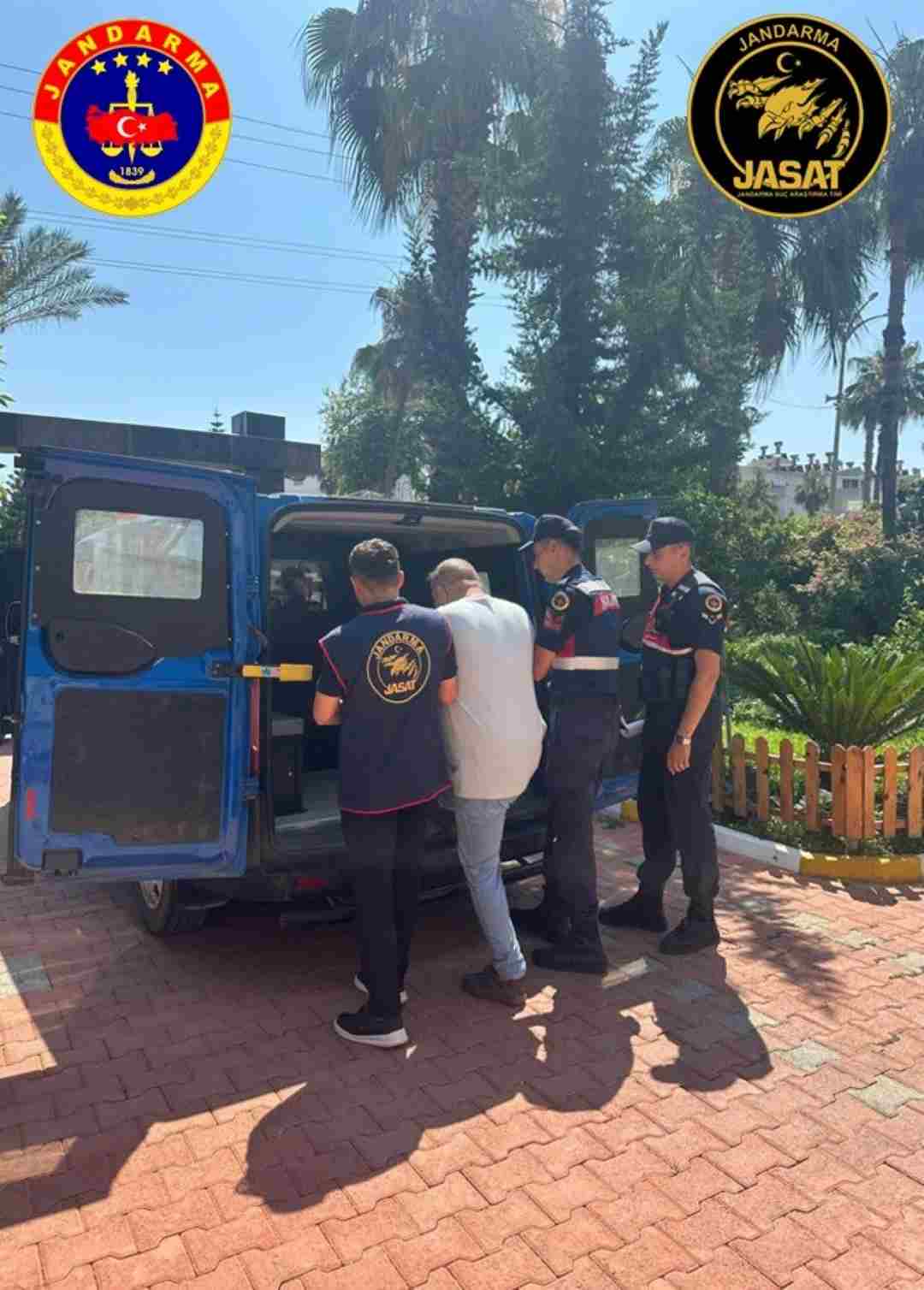 Antalya'da Suç Dosyası Kabarık Firari Yakaland1Q