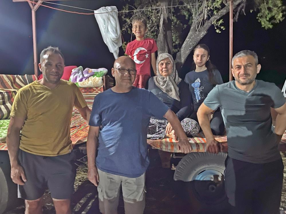 Antalya’da Tarlaya Serilen Milyonluk Halılar İçin Nöbet!