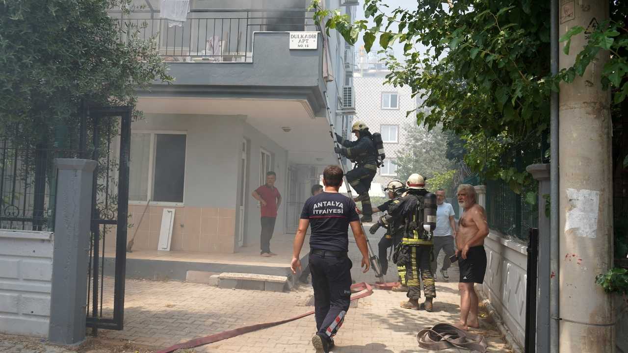 Antalya’da Tartıştığı İki Kardeşin Evini Ateşe Verdi2