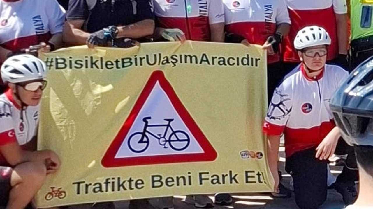 Antalya’da Trafikte Beni Fark Et Mesajı Verildi 2