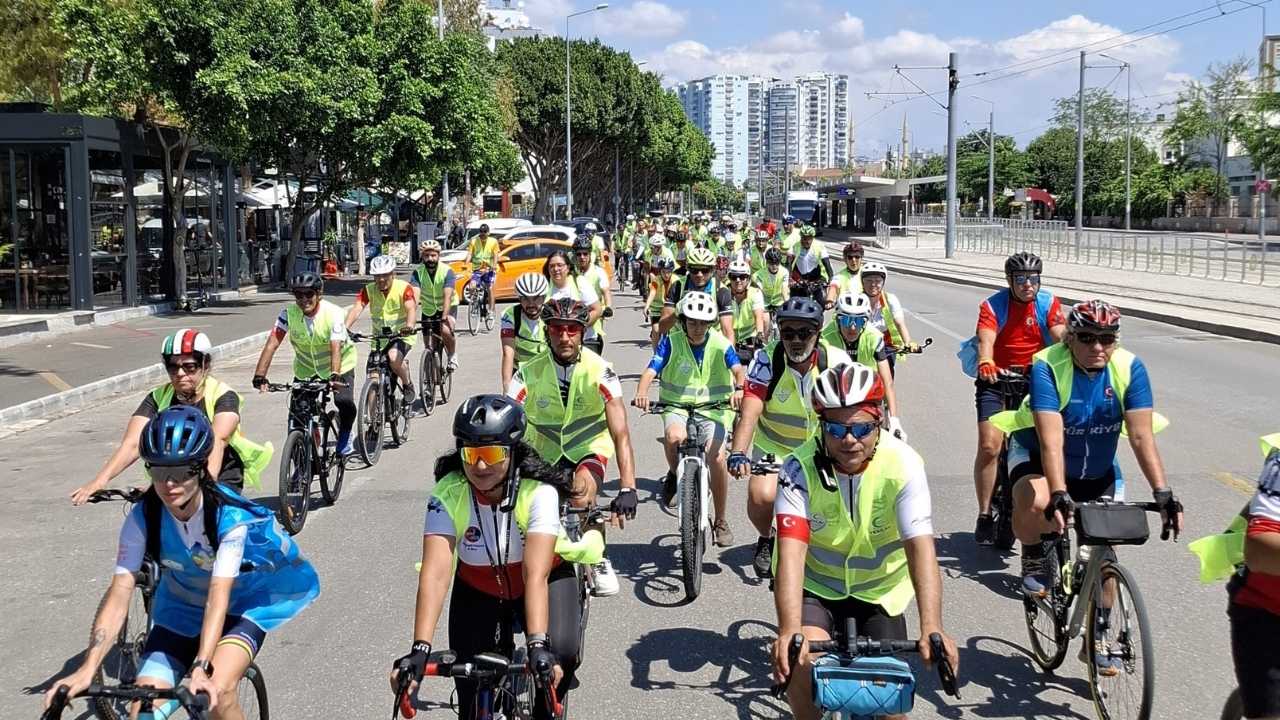 Antalya’da Trafikte Beni Fark Et Mesajı Verildi 3