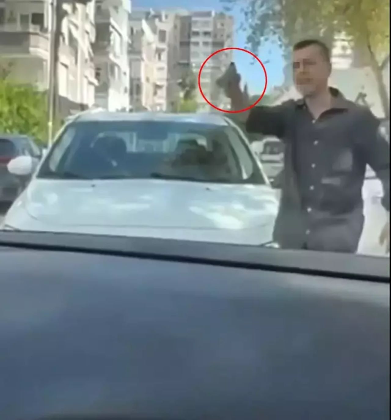 Antalya'da Trafikte Kadınlara Silah Çeken Şahsın Evinden Uy*şturucu Çıktı