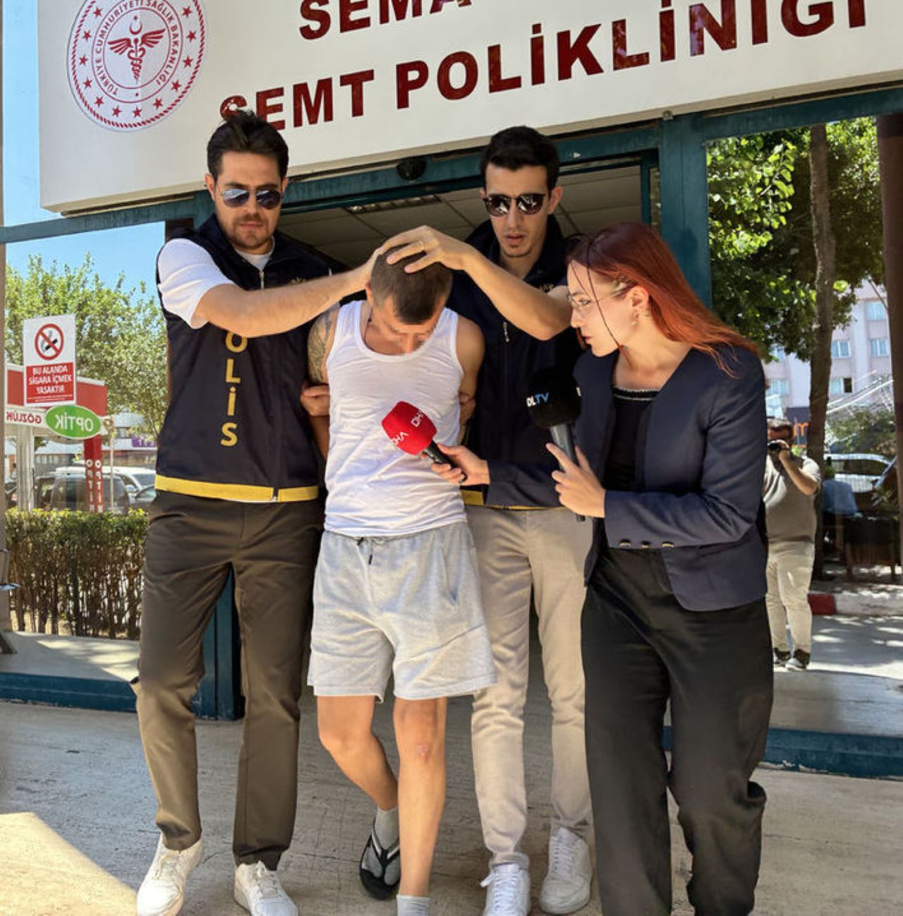 Antalya'da Trafikte Kadınlara Silah Çeken Şahsın Evinden Uy*şturucu Çıktı
