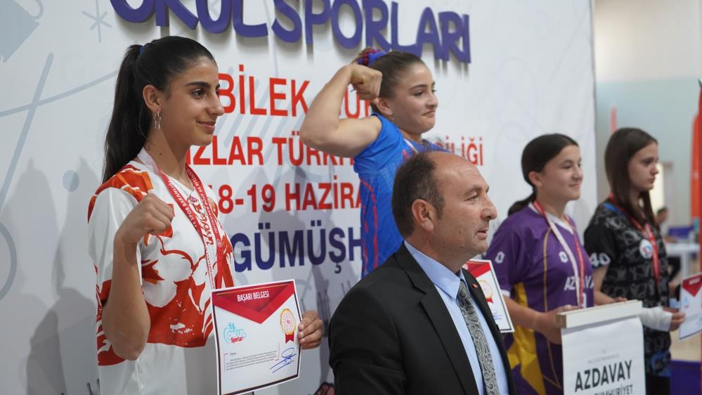 Antalya'nın Gururu! Taşımalı Köy Okulu Öğrencisi Ayşe Türkiye Şampiyon Oldu