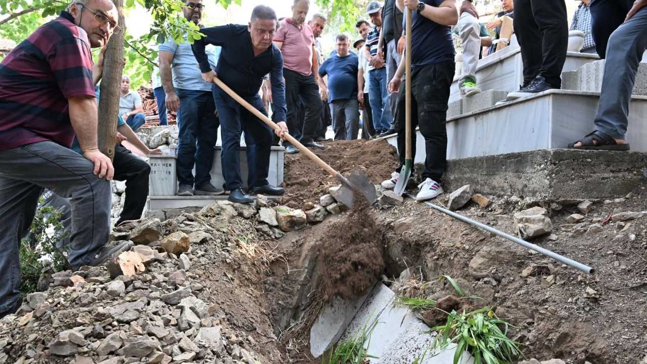 Başkan Böcek'in Acı Günü! Yengesi Ayşe Böcek Vefat Etti 4