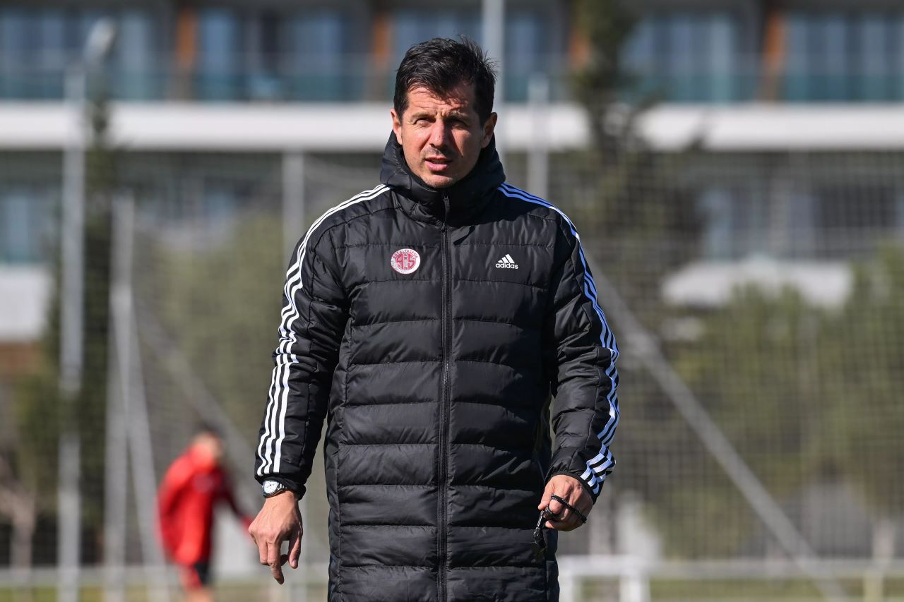 Emre Belözoğlu'ndan Eyüpspor Haberlerine Yanıt Geldi (2)