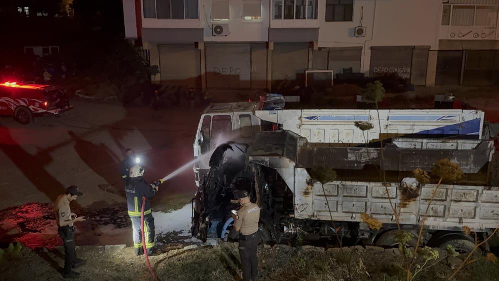 Gazipaşa’da Kamyon Alev Topuna Döndü! İnceleme Başlatıldı