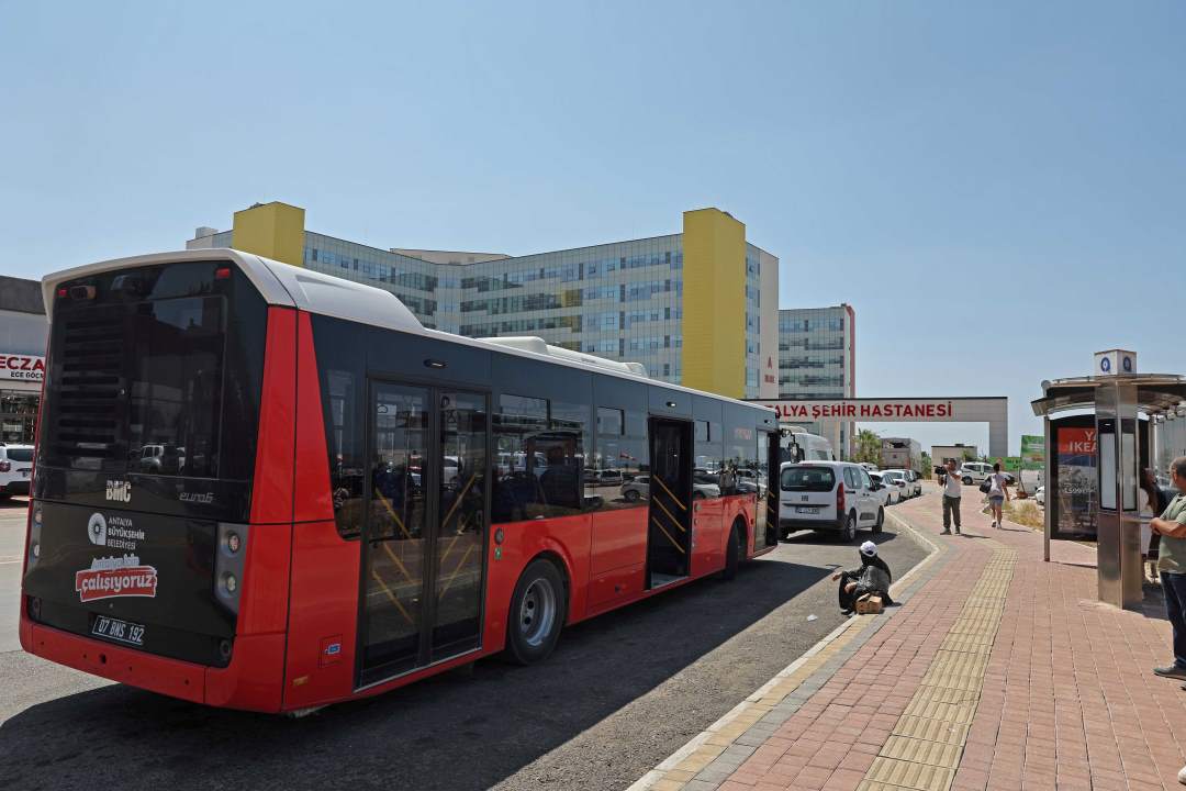 Antalya'da Her Gün Binlerce Kişi Tek Otobüsle Gidecek