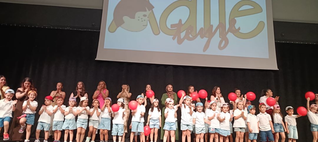 Antalya’nın 30 Yıllık Çocuk Yuvası Adile Teyze’den 30. Yıl Gösterisi 3