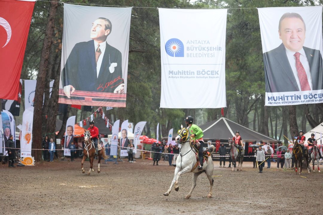 Atlı Cirit Oyunları Nefes Kesti 1