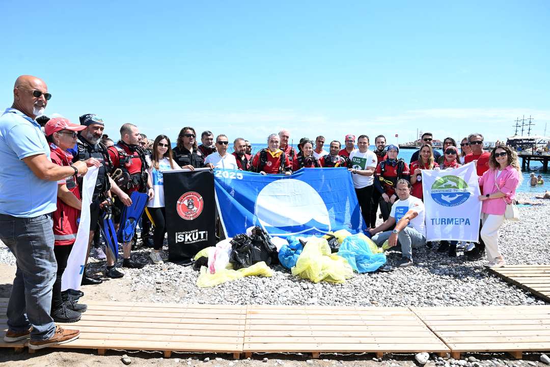 Kemer Belediyesi'nden Deniz Dibi Temizliği 2