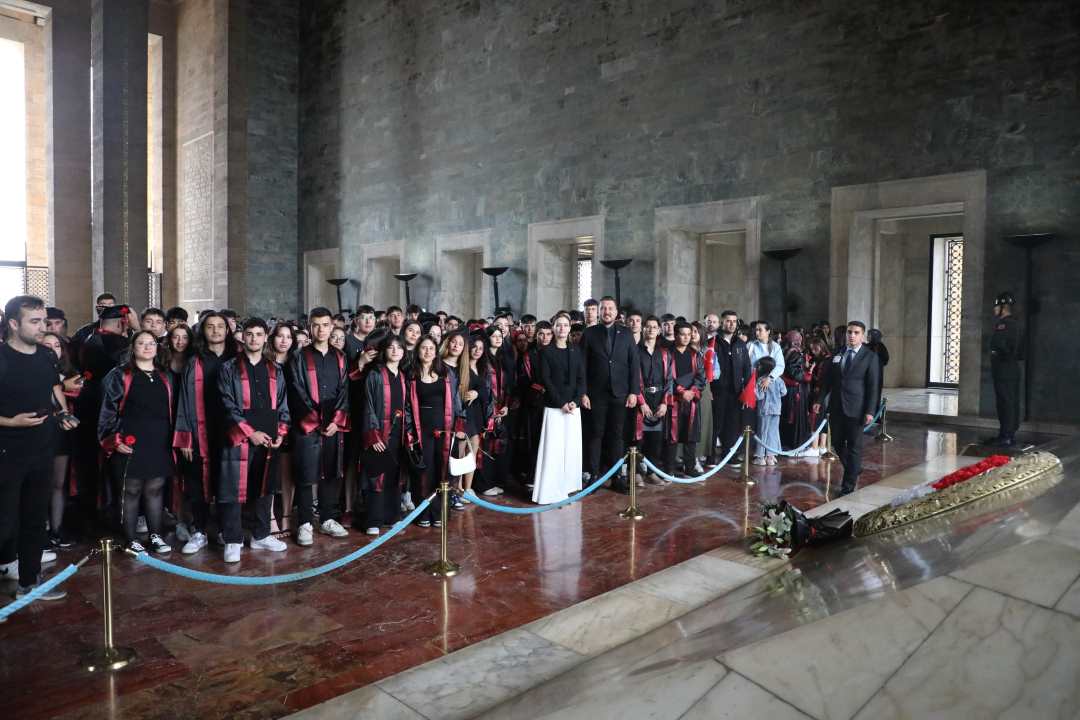 Korkuteli Lise Öğrencileri Anıtkabir’de Mezuniyeti Kutladı-1