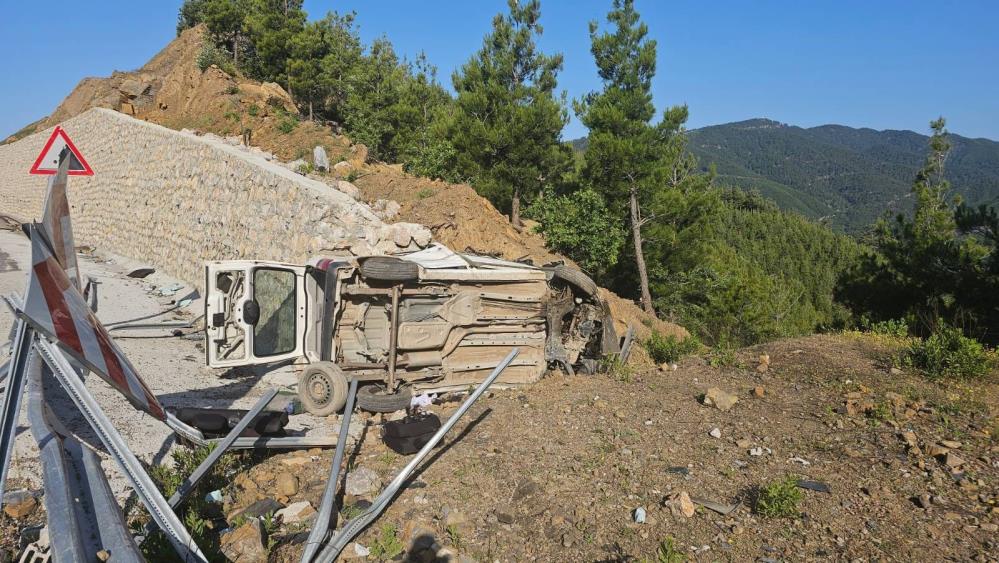 Manavgat'ta Feci Kaza! Sürücü Ağır Yaralandı 2