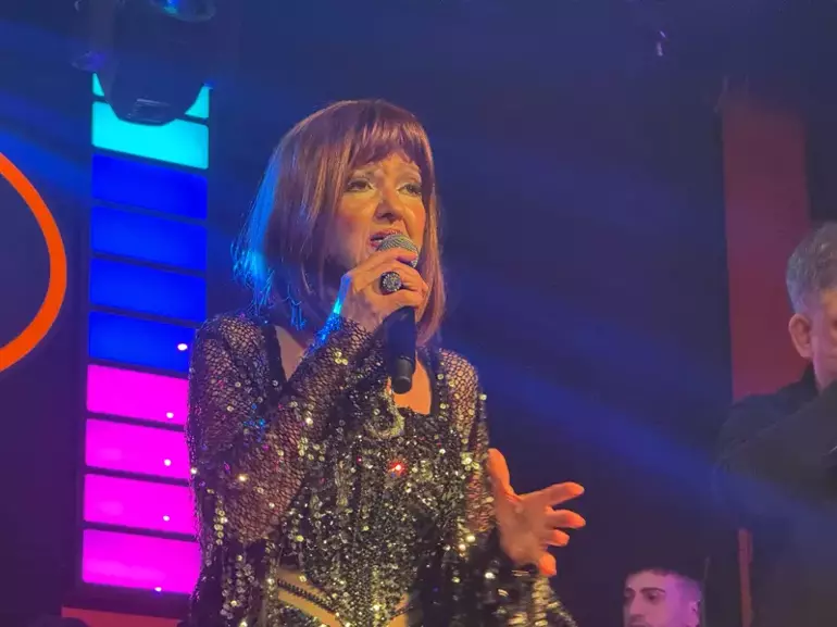 Gülden Karaböcek’ten Sahnede 3 Saatlik Şov12