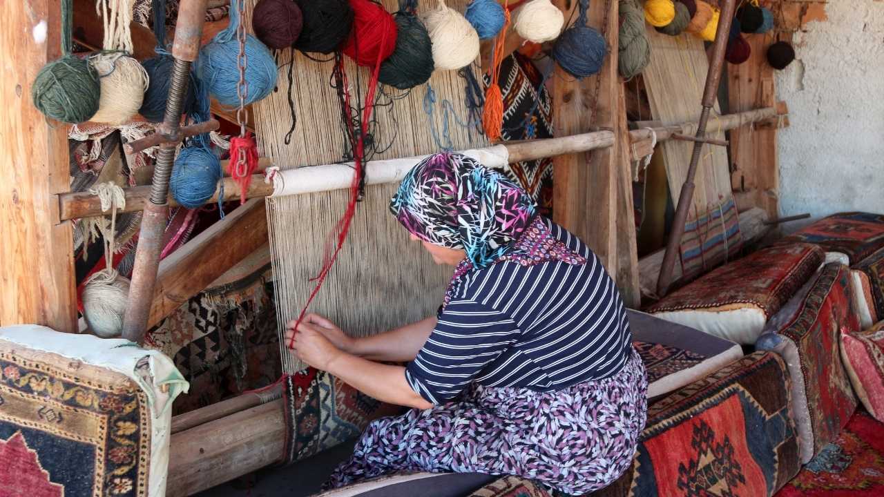 Güneşle Değerlenen Halılar Antalya’dan Dünyaya Açılıyor2
