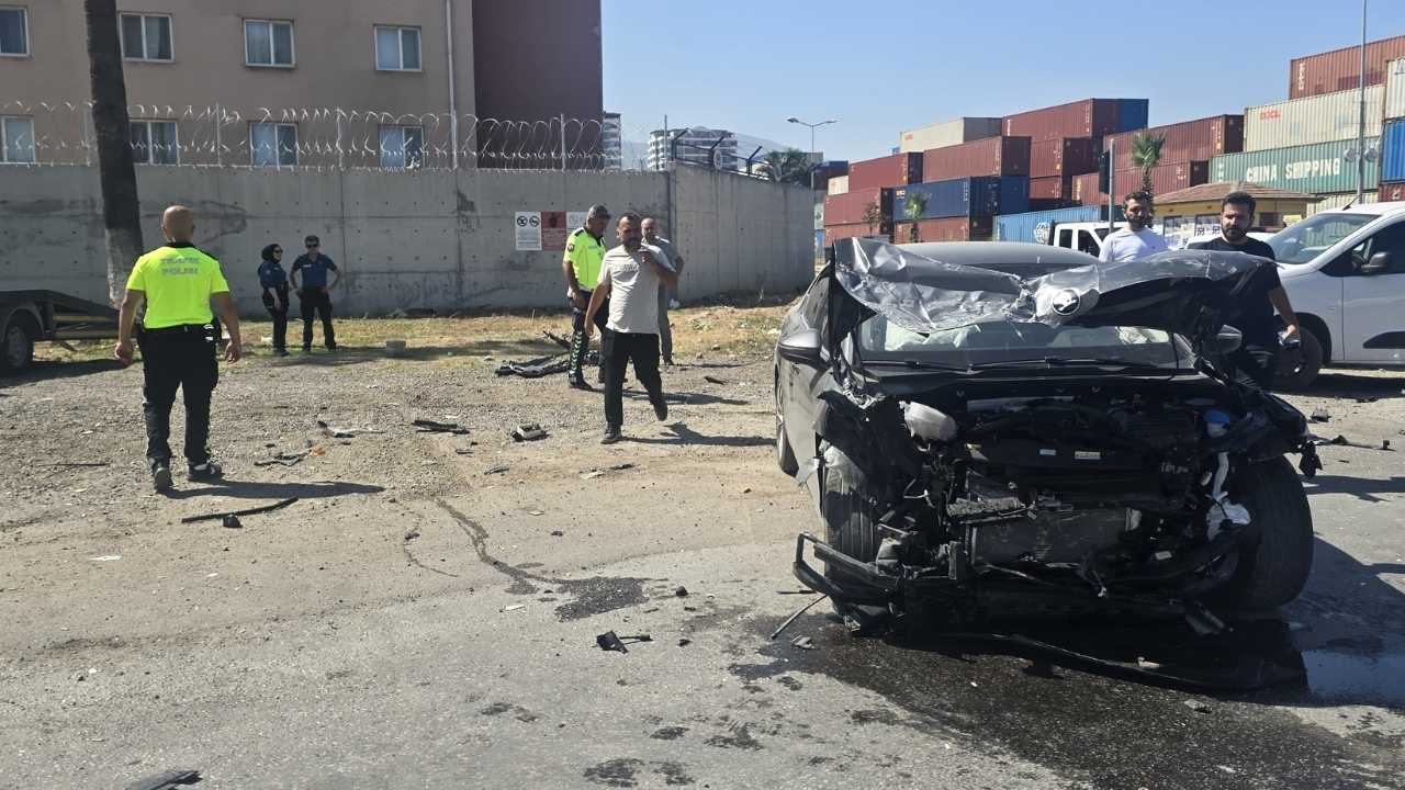 Hatay’da Aracın Hurdaya Döndüğü Kazada 2 Yaralı 3