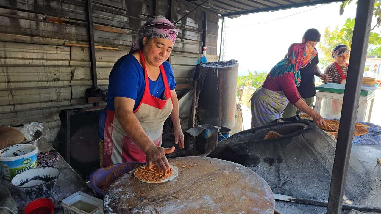 Hatay’da Kadın Emeği Tandırda Hayat Buluyor 3