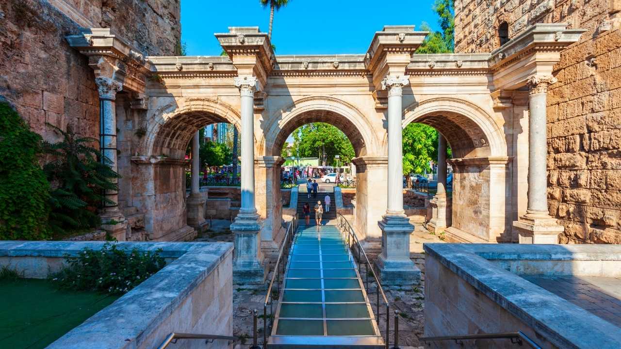 İngilizler Dubai Yerine Antalya'yı Önerdi 250 Sterlin Daha Ucuz 2