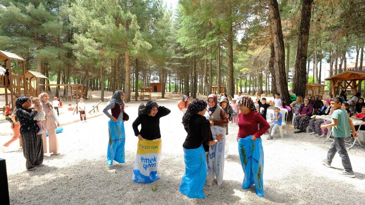 İnsuyu'nda Yıl Sonu Etkinliği! Burdur Valisi Öğrencilerin Coşkusuna Ortak Oldu 3