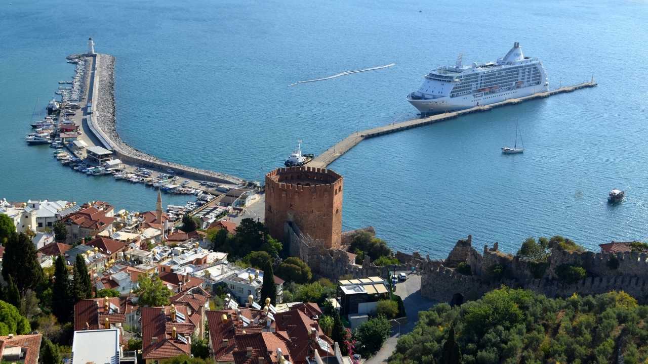 Kruvaziyer Turizminde 12 Yılın Rekoru! Antalya'ya 10 Binden Fazla Yolcu Geldi 2